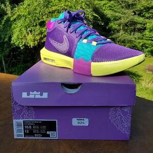 Brand New! Mens Nike Lebron Witness VIII Basketball Sneakers! Size 10.5